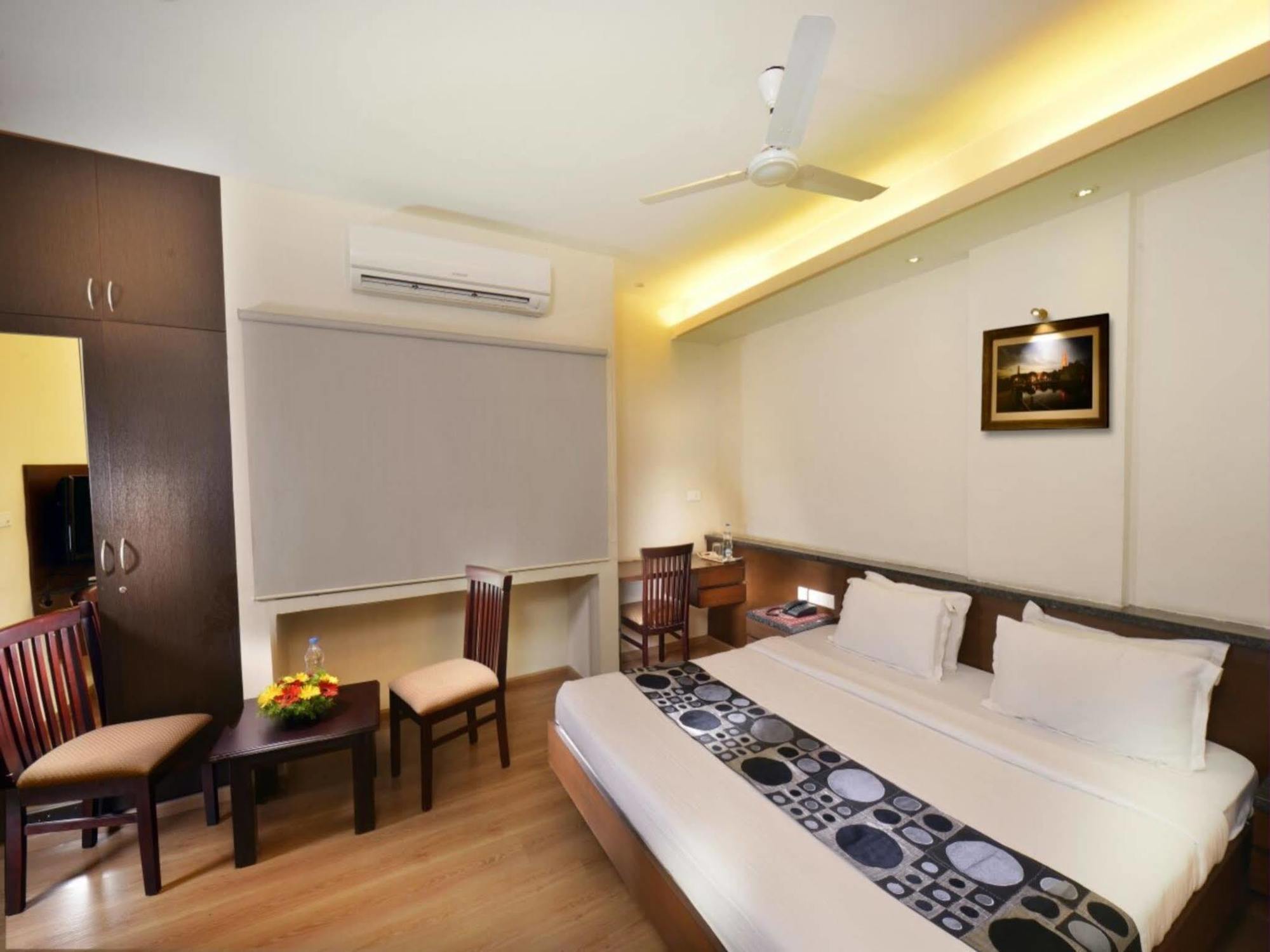 Capital O 64773 Horizon Heights Serviced Apartments Коямпутур Екстер'єр фото